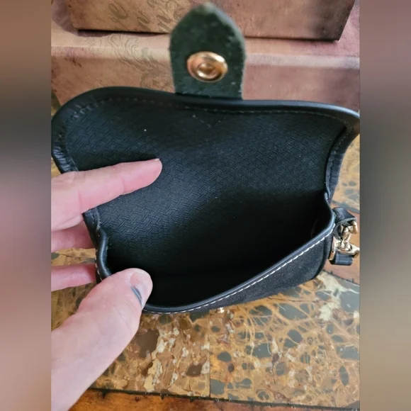 Dooney and Bourke Black pouch - Picture 5 of 5